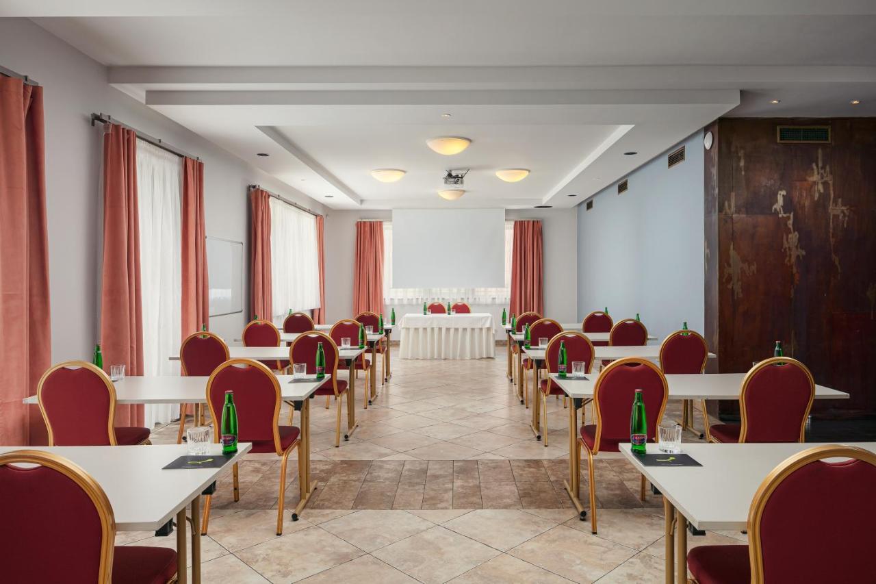 Golf&Spa Kunětická Hora Dritec Exteriér fotografie