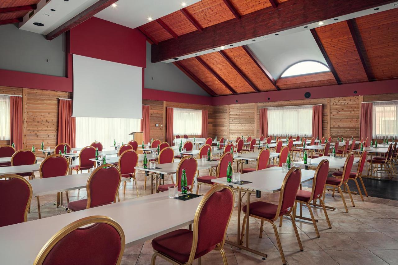 Golf&Spa Kunětická Hora Dritec Exteriér fotografie