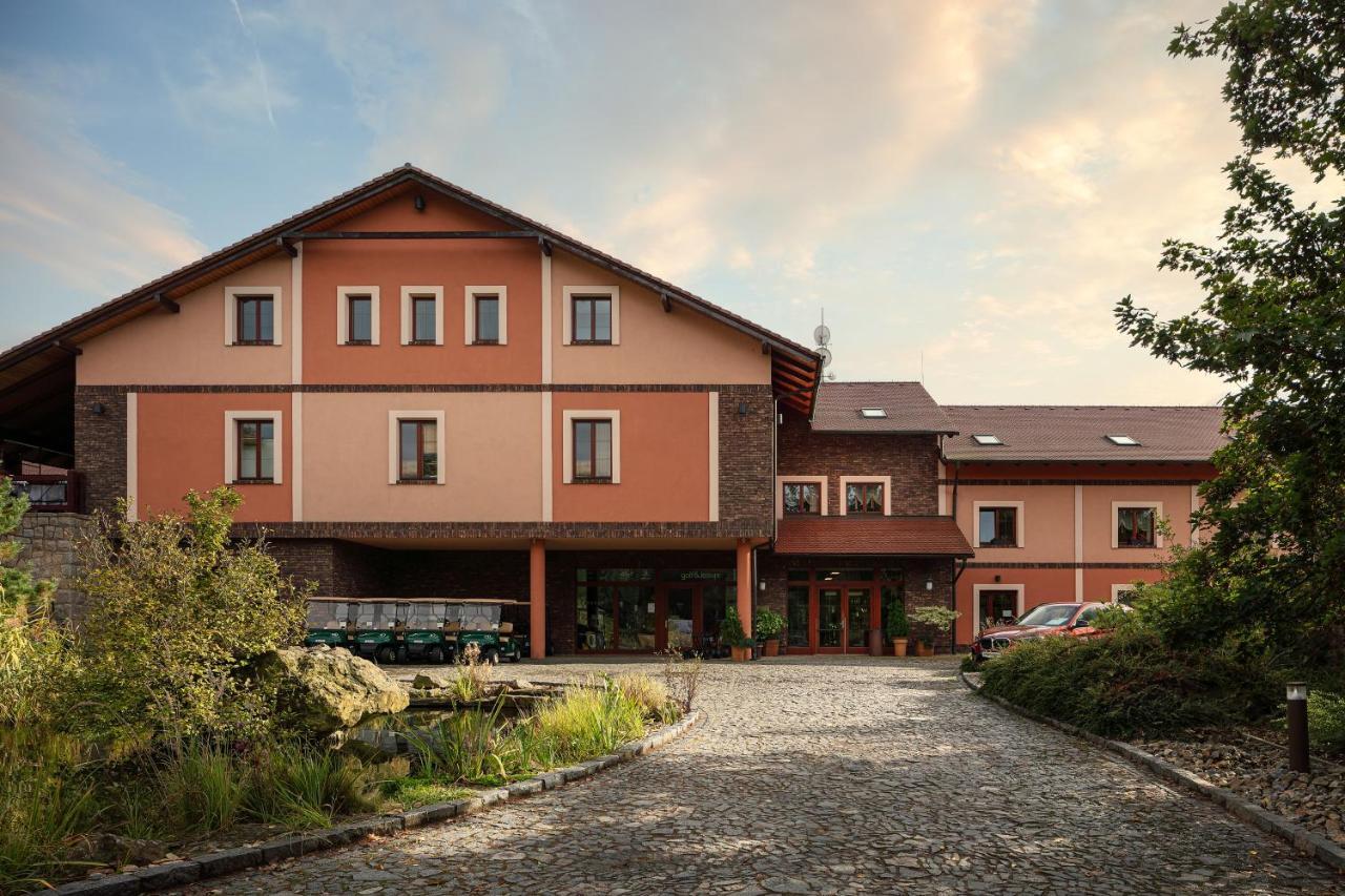 Golf&Spa Kunětická Hora Dritec Exteriér fotografie
